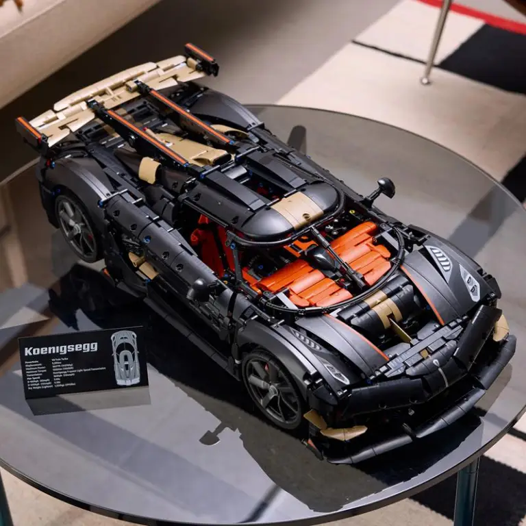 LEGO Technic Hypercar Koenigsegg Sadair Spear - 21