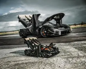 LEGO Technic Hypercar Koenigsegg Sadair Spear - 25