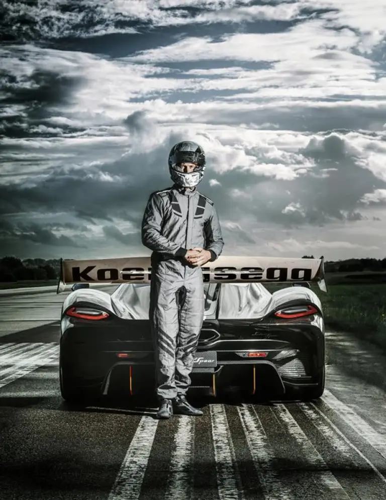 LEGO Technic Hypercar Koenigsegg Sadair Spear - 23