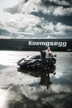 LEGO Technic Hypercar Koenigsegg Sadair Spear - 24