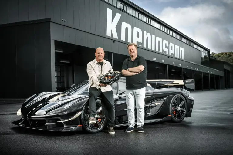 LEGO Technic Hypercar Koenigsegg Sadair Spear - 27