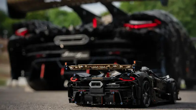 LEGO Technic Hypercar Koenigsegg Sadair Spear - 41