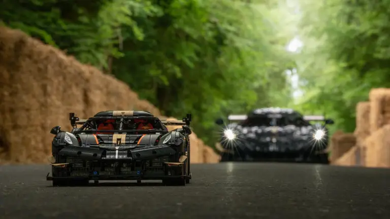 LEGO Technic Hypercar Koenigsegg Sadair Spear - 51