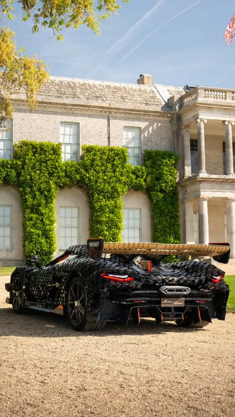 LEGO Technic Hypercar Koenigsegg Sadair Spear - 50
