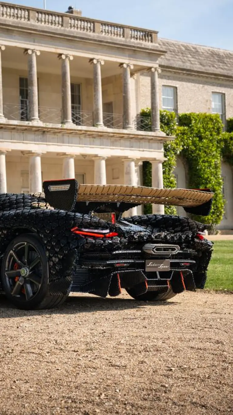 LEGO Technic Hypercar Koenigsegg Sadair Spear - 57