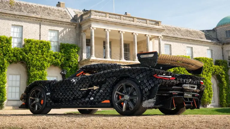 LEGO Technic Hypercar Koenigsegg Sadair Spear - 60