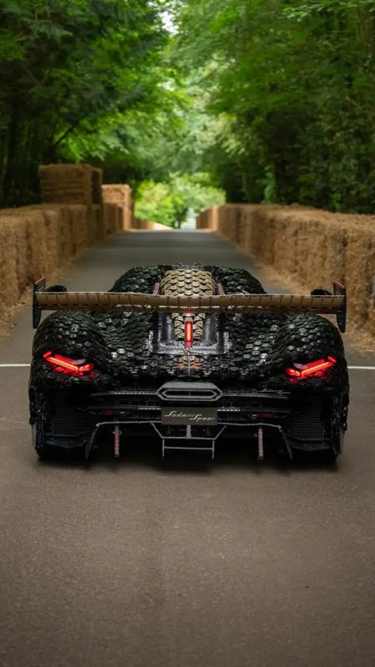 LEGO Technic Hypercar Koenigsegg Sadair Spear - 68