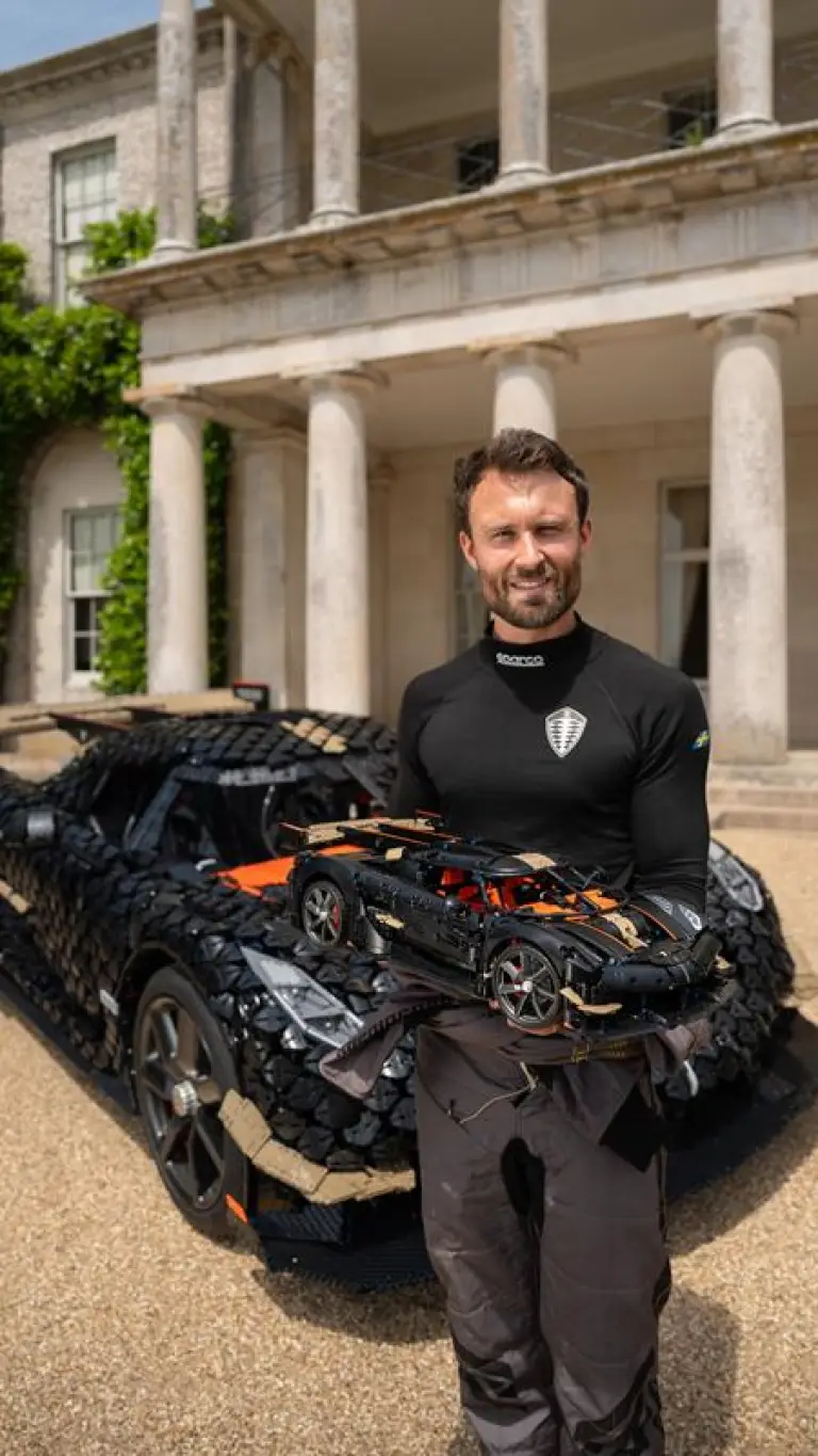 LEGO Technic Hypercar Koenigsegg Sadair Spear - 61