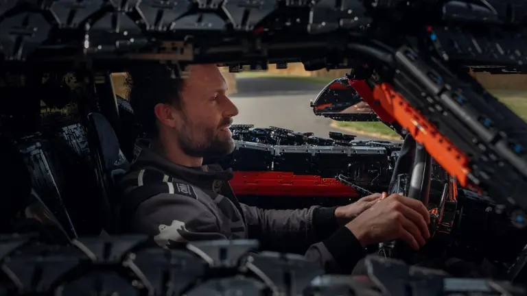LEGO Technic Hypercar Koenigsegg Sadair Spear - 64