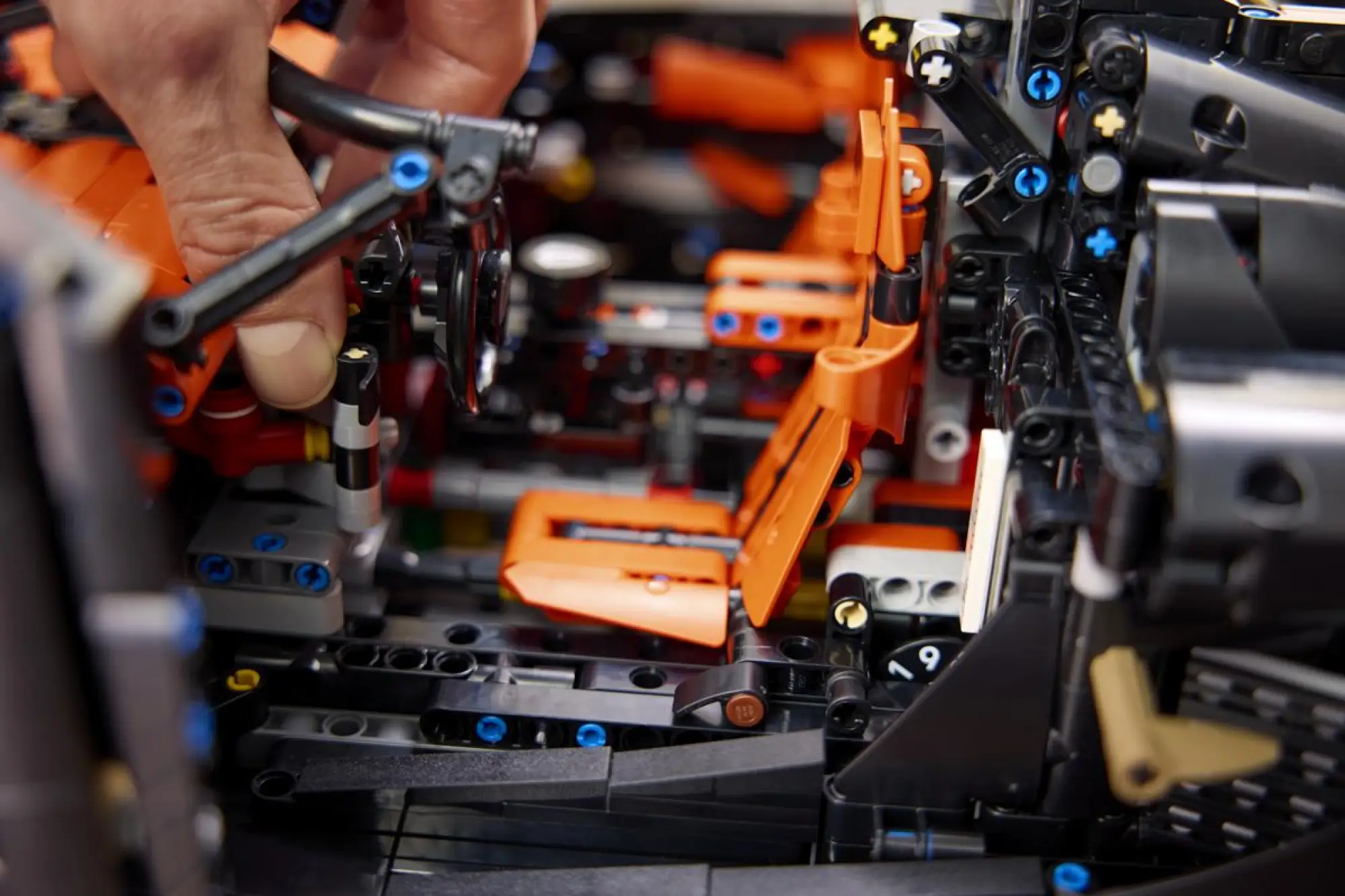 LEGO Technic Hypercar Koenigsegg Sadair Spear - 11