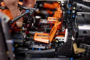 LEGO Technic Hypercar Koenigsegg Sadair Spear - 11