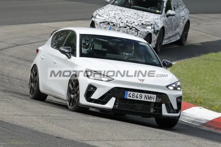 Cupra Leon VZ TCR - Foto spia 25-6-2026 - 2