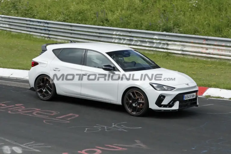 Cupra Leon VZ TCR - Foto spia 25-6-2026 - 5