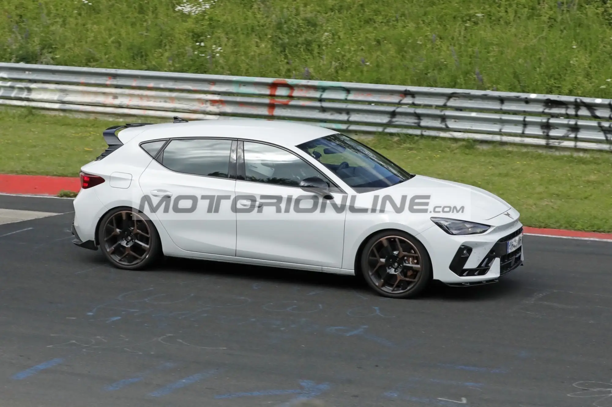 Cupra Leon VZ TCR - Foto spia 25-6-2026 - 1