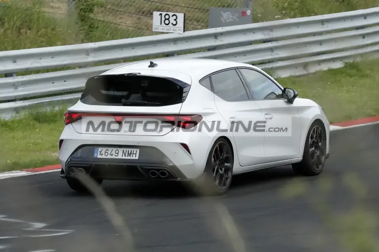 Cupra Leon VZ TCR - Foto spia 25-6-2026 - 7