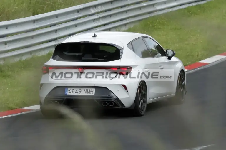 Cupra Leon VZ TCR - Foto spia 25-6-2026 - 8