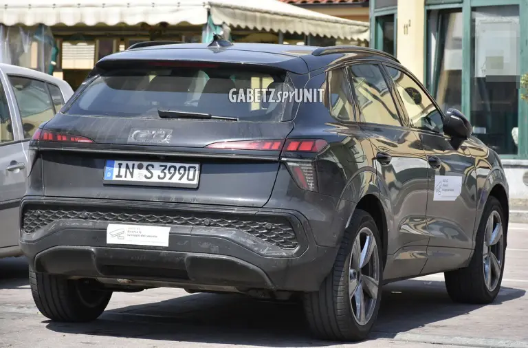 Audi Q3 - Foto spia 25-06-2026 - 3