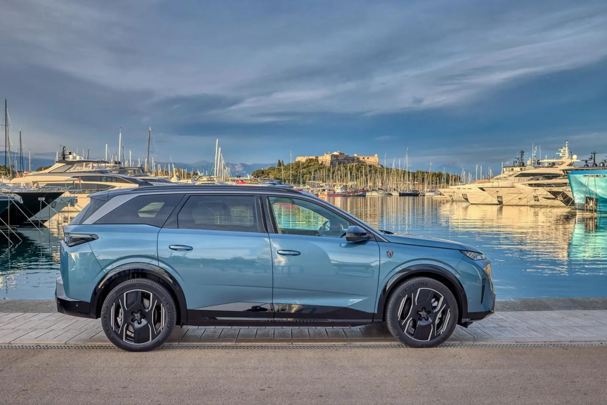 Peugeot E-5008 Long Range - 9