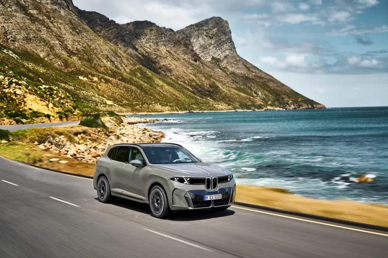BMW X5 2027 - Foto ufficiali - 4
