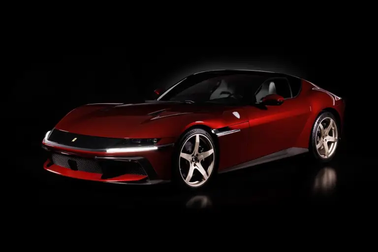 Ferrari 12Cilindri Manuale - Foto Maranello - 2