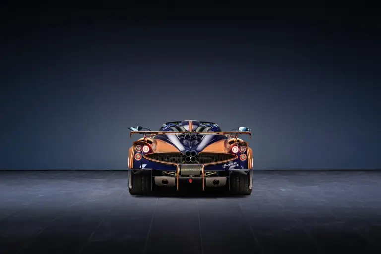 Pagani Huayra 70 Derecho - 13