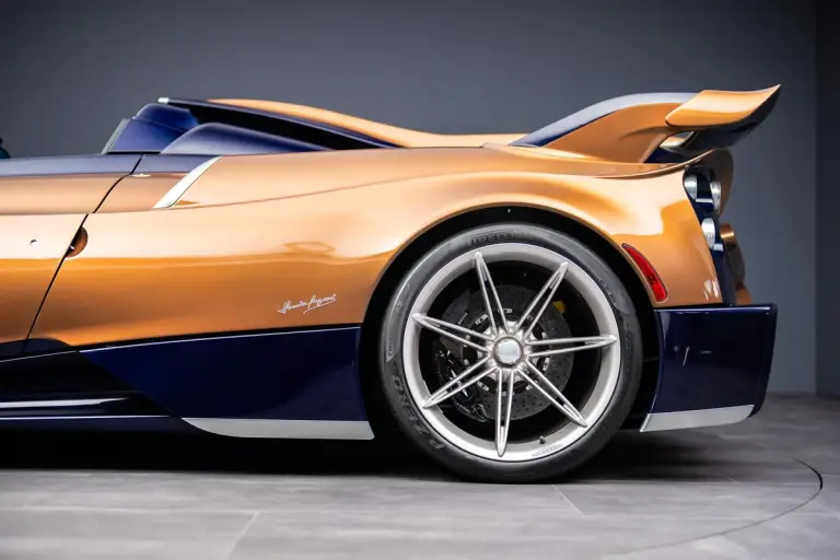 Pagani Huayra 70 Derecho - 4