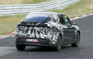 Tesla Model Y L - Foto spia 09-07-2026