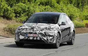 Tesla Model Y L - Foto spia 09-07-2026