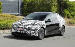 Tesla Model Y L - Foto spia 09-07-2026
