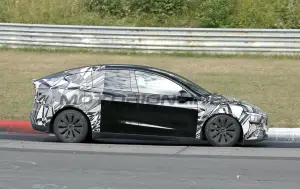 Tesla Model Y L - Foto spia 09-07-2026