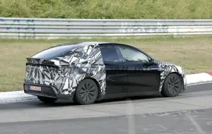 Tesla Model Y L - Foto spia 09-07-2026