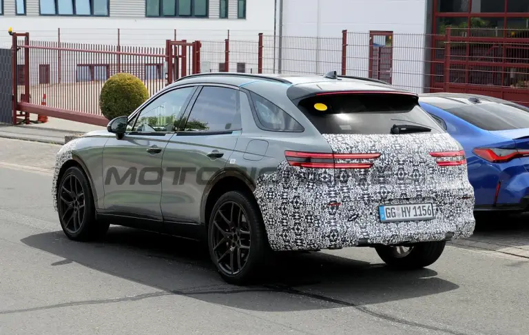 Genesis GV70 Hybrid - Foto spia 09-07-2026 - 16