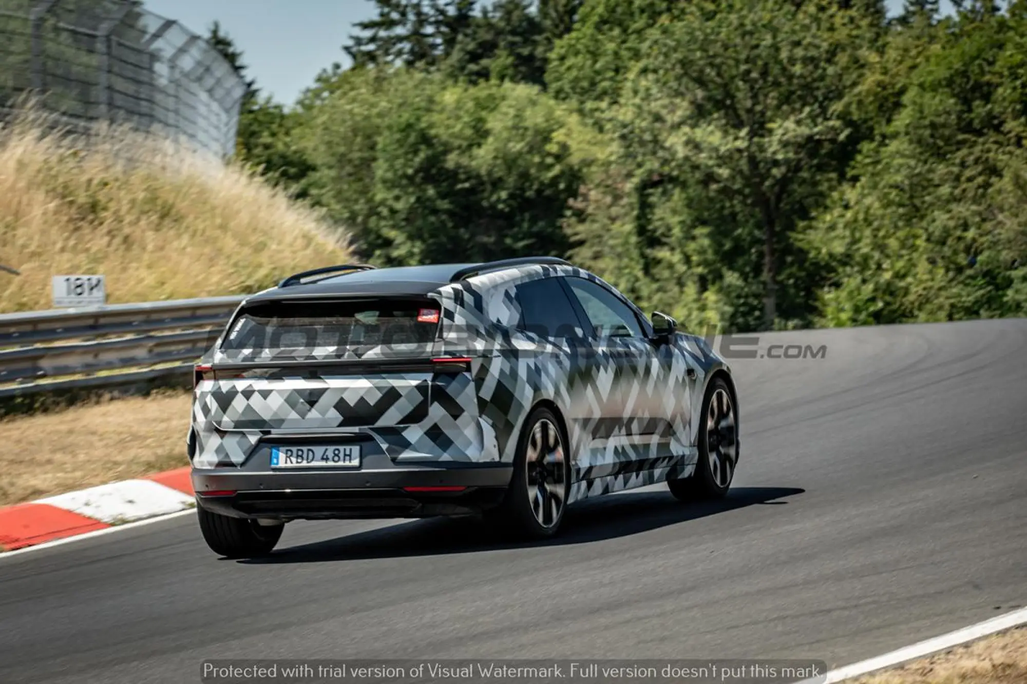 Polestar 4 SUV - Foto spia 13-07-2026 - 22