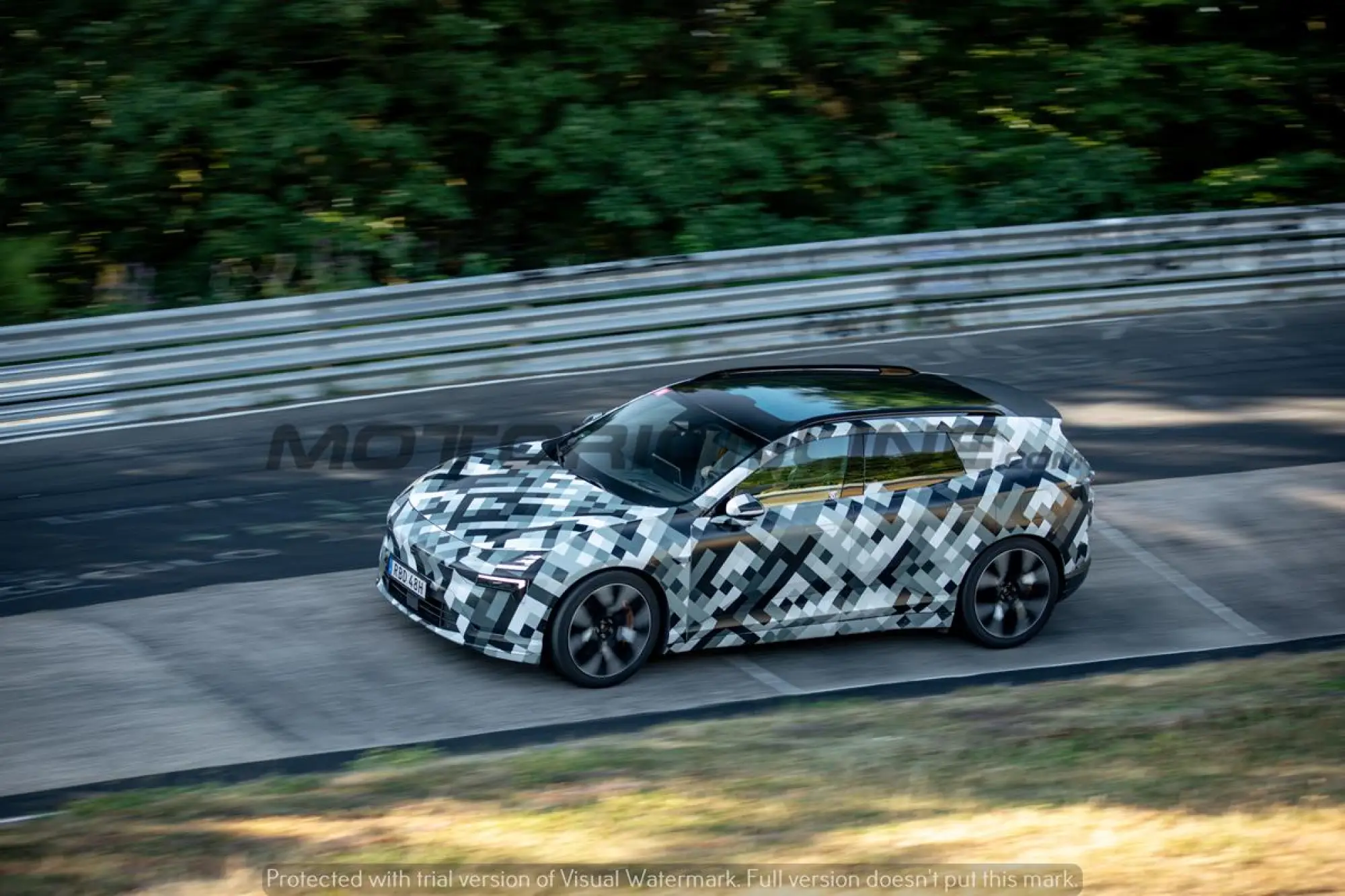 Polestar 4 SUV - Foto spia 13-07-2026 - 11