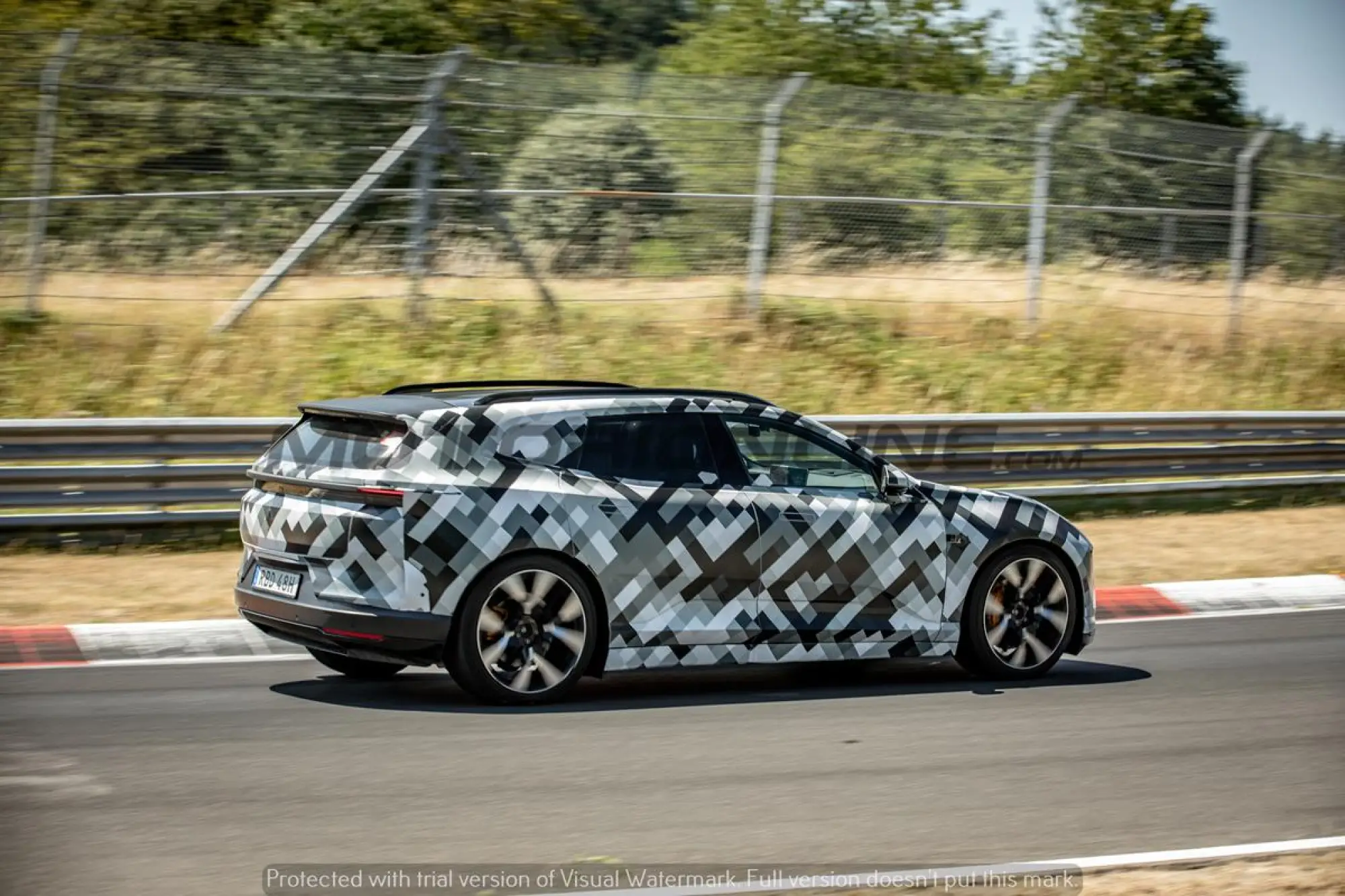 Polestar 4 SUV - Foto spia 13-07-2026 - 25