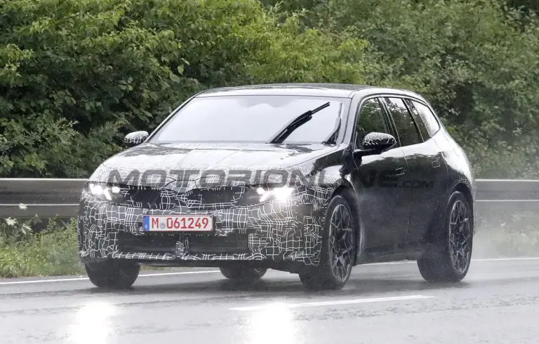 BMW i3 Touring - Foto spia 15-07-2026 - 13