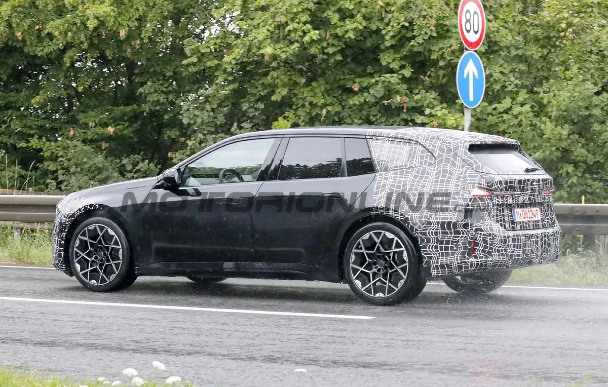 BMW i3 Touring - Foto spia 15-07-2026 - 16