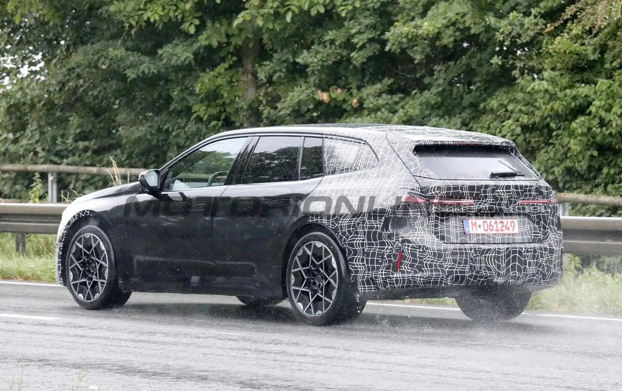 BMW i3 Touring - Foto spia 15-07-2026 - 17