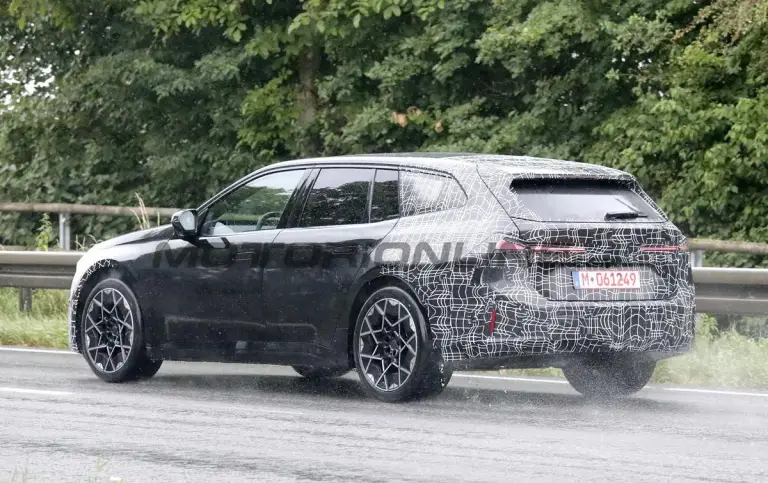 BMW i3 Touring - Foto spia 15-07-2026 - 17