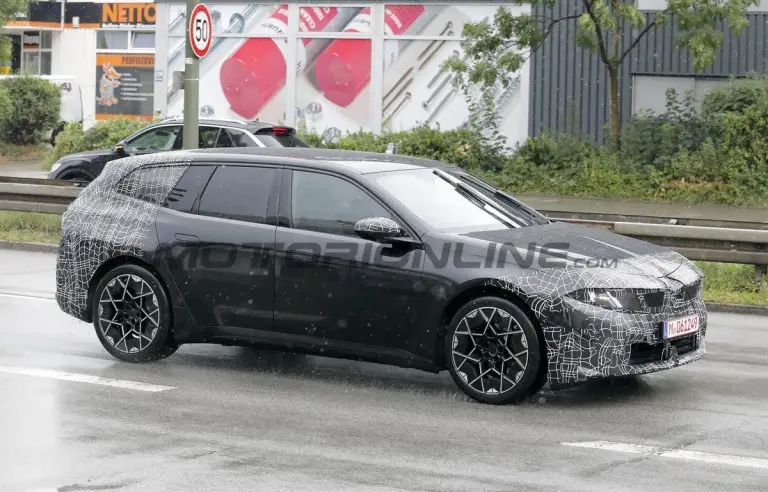 BMW i3 Touring - Foto spia 15-07-2026 - 4
