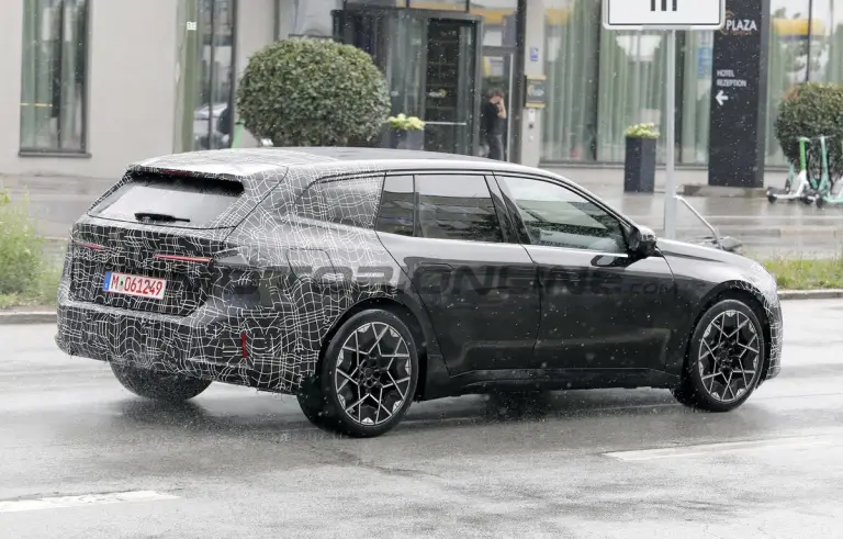 BMW i3 Touring - Foto spia 15-07-2026 - 7