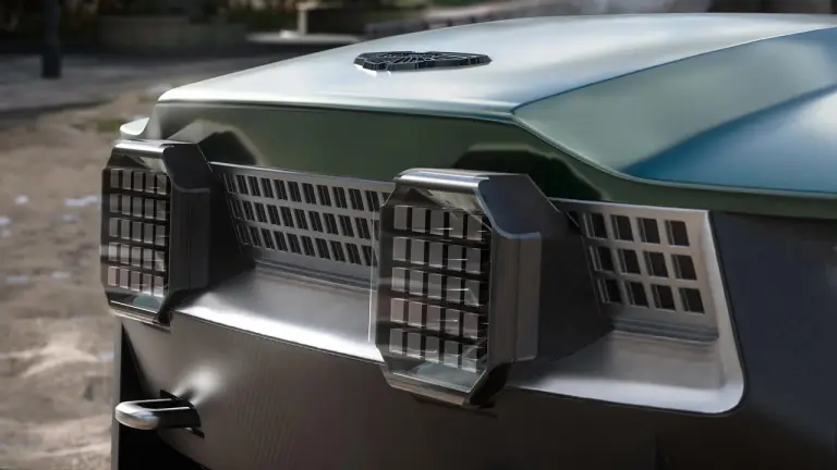 Aston Martin Dreadnought - 14