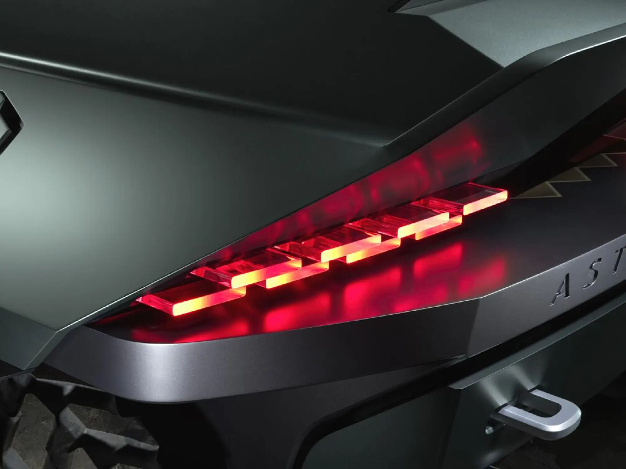 Aston Martin Dreadnought - 5