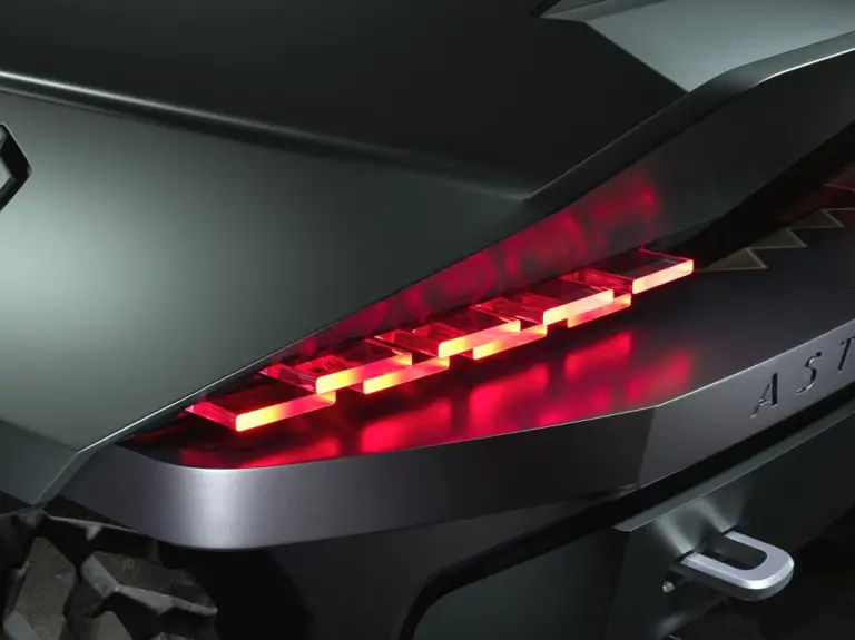 Aston Martin Dreadnought - 5