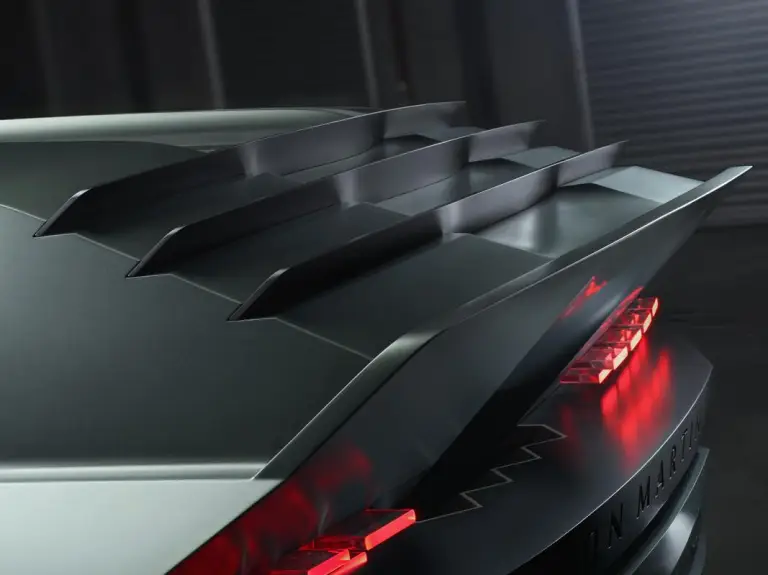 Aston Martin Dreadnought - 6