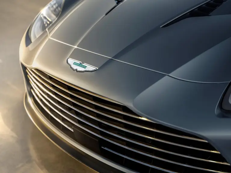 Aston Martin Vanquish 25 - 7