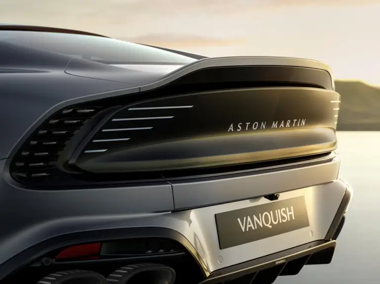 Aston Martin Vanquish 25 - 8