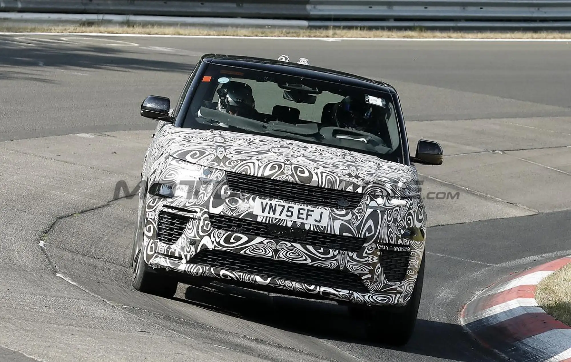 Range Rover Sport 2027 - Foto spia 23-07-2026 - 5