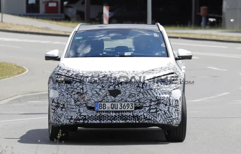 Mercedes GLA 2027 - Foto spia 23-07-2026 - 2