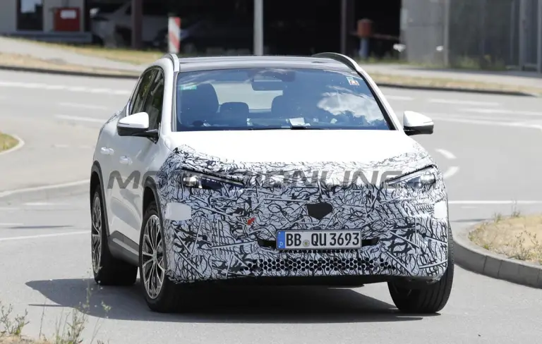 Mercedes GLA 2027 - Foto spia 23-07-2026 - 1